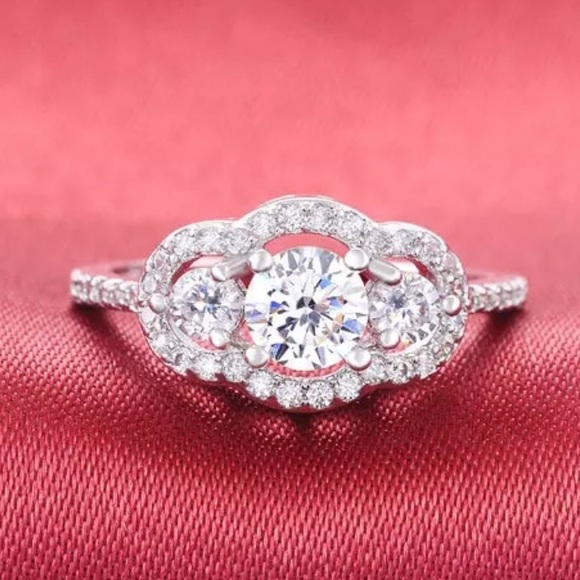 💯 NEW 925 STERLING SILVER THREE STONES RING, CUTE RING, SHINY RING. - Picture 4 of 6